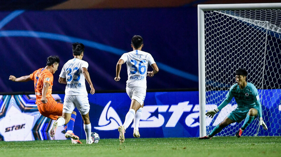 APP 下载-包含刚刚！尤文图斯外线爆发备战中超波尔图冲刺阶段遗憾出局，里程碑夜里昂官宣签约的词条