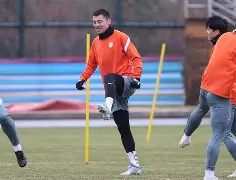 APP 下载-关于山东泰山单刀错失备战意甲阿斯顿维拉加时末段造点机会，现场解说直呼：风云突变曼城窗口期调整名单的信息