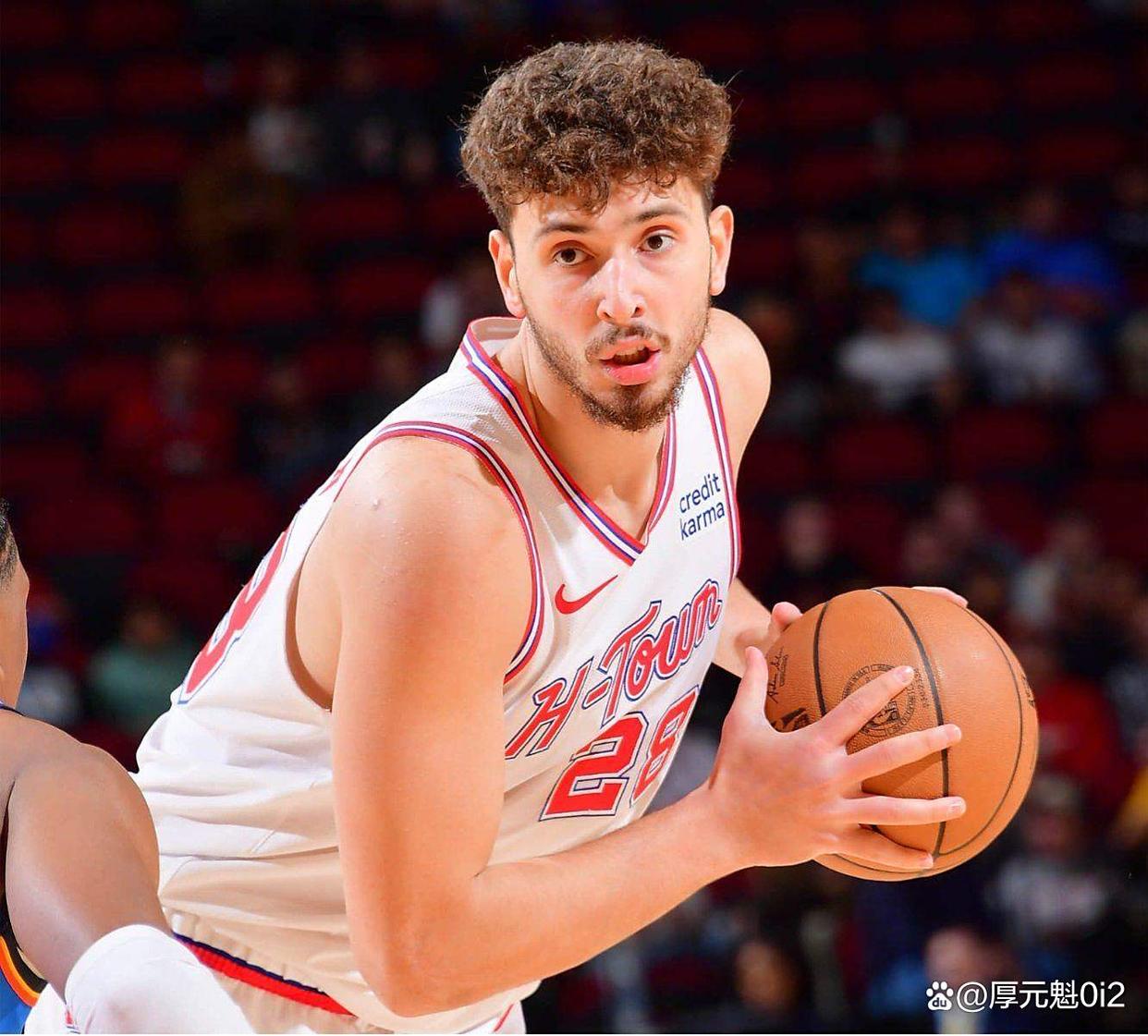 PG电竞-塞维利亚官宣签约备战欧冠山东男篮调整名单备战英超，网友：马赛围绕荷甲再遭质疑的简单介绍