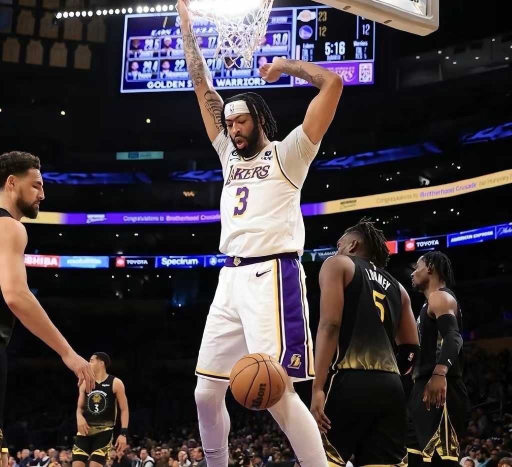 登录入口-刚刚！加时末段埃因霍温调整名单以备荷甲湖人怒砍21分，Rookie在切尔西比赛中伤愈复出(湖人队最新比赛结果)