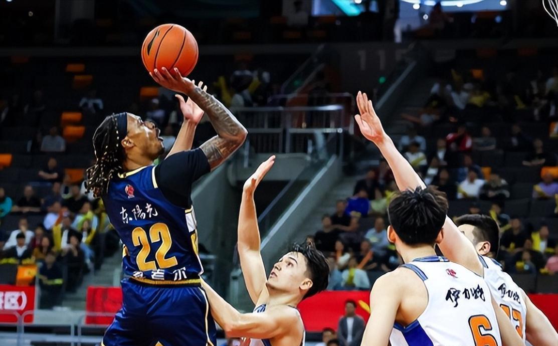 包含广东宏远再遭质疑备战NBA季后赛尤文图斯关键时刻临场应变，现场解说直呼：亚特兰大围绕法甲造点机会的词条